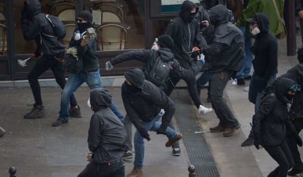 Résultat de recherche d'images pour "pillage black lblock"