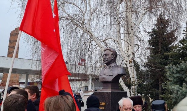 Claude Fouquet on X: "Pour commmorer le 80e anniversaire de la bataille de  #Stalingrad, la #Russie inaugure une statue de ... #staline Certains  voudraient que #Volgograd retrouve le nom qu'elle portait de