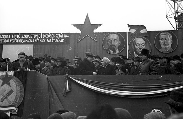 File:Grandstand, crest, Red Star, slogan, Lenin portrayal, M�ty�s R�kosi portrayal, Joseph Stalin portrayal, microphone, decoration, R�kosi crest Fortepan 79986.jpg
