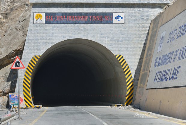 Pakistan China Friendship Tunnel N°3 - Un des tunnels de contournement du lac d'Attabad � Bernard Grua