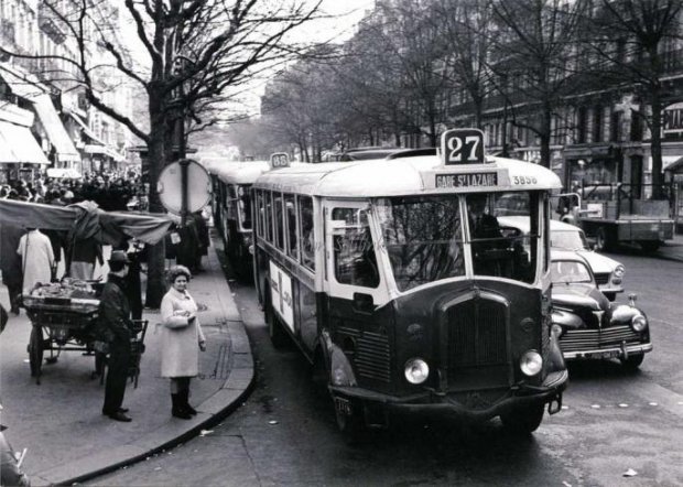 Bus RATP boulevard Saint-Michel en 1968 {JPEG}