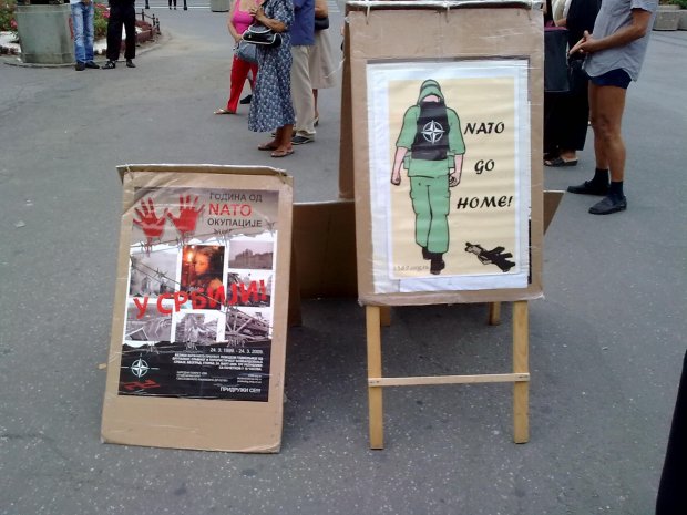 Affichettes anti-OTAN