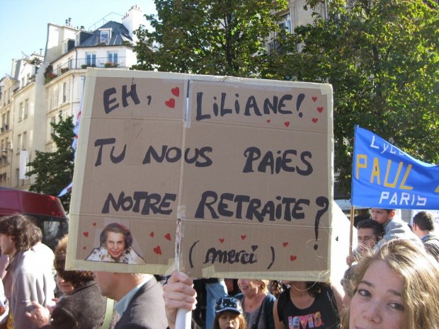 Sous l'humour… la colère dans la puissante manifestation parisienne de mardi 12 octobre 2010