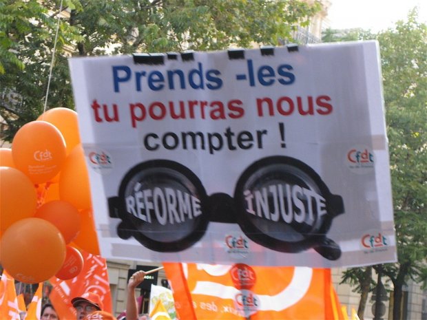 Sous l'humour… la colère dans la puissante manifestation parisienne de mardi 12 octobre 2010