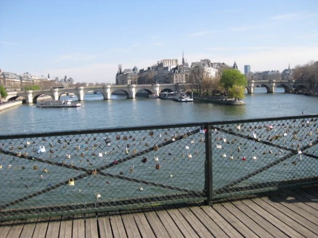 Les cadenas des amants sur le Pont des Arts 