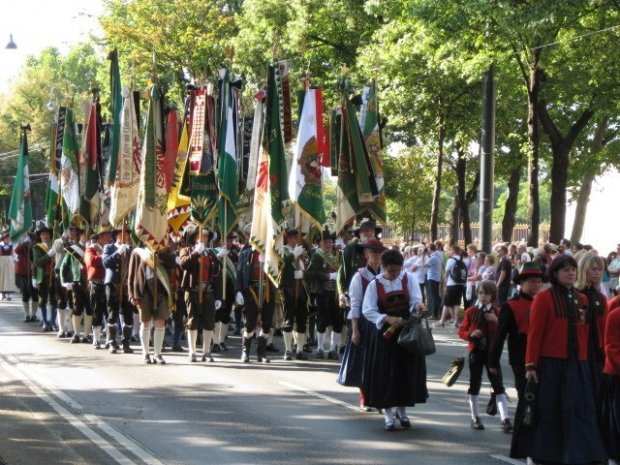 Passé révolu ou avenir à redouter ? Les obsèques d'Otto (de) Habsburg à Vienne