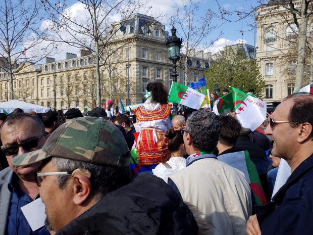 Vendredi  Alger, Dimanche  Paris...