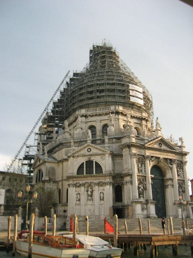 Ces monuments sous échafaudage : comment concilier restauration et tourisme ?